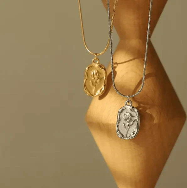 SARA NECKLACE